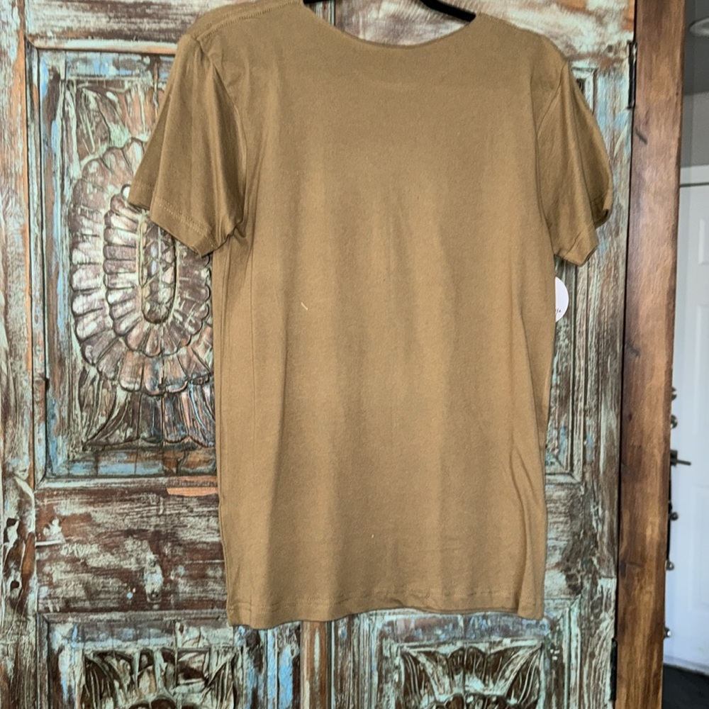 POL short sleeve V-neck peace sign w/ studs T-shirt. NWT  Small. - Picture 4 of 4